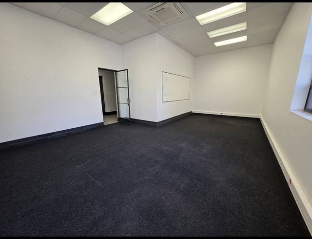8,300M² WAREHOUSE TO LET IN ROBERTSHAM